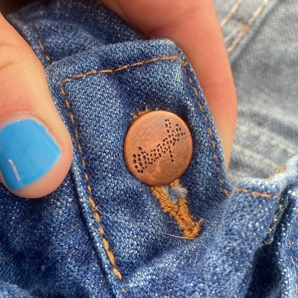 Wrangler cowboy cut jeans in medium wash. - Picture 3 of 10